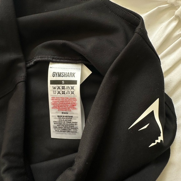 Gymshark Cropped Black Yoga Pants - Picture 3 of 3